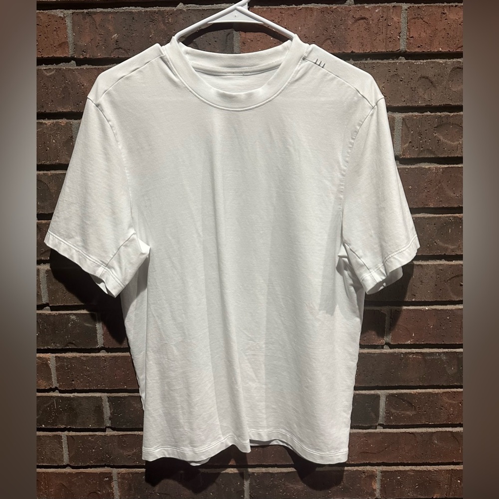 White cotton, Lululemon T-shirt🤍🤍